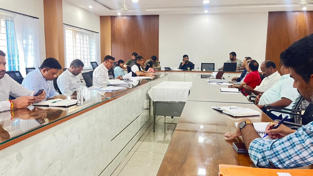 Bengaluru North City Corporation Commissioner Conducts Weekly Phone-In Programme to Address Citizen Grievances