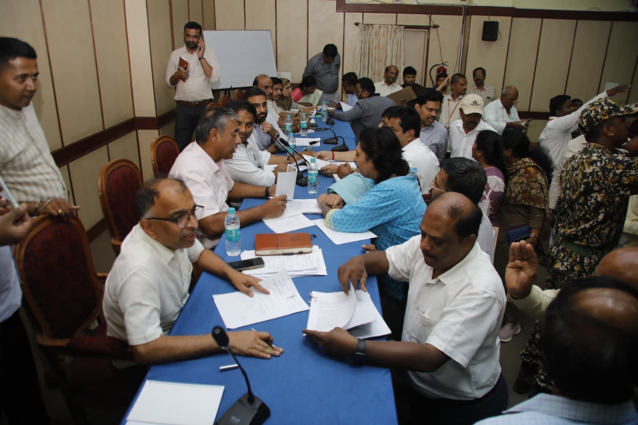 Register Criminal Cases for Illegal Advertisements: GBA Chief Commissioner Directs West Corporation